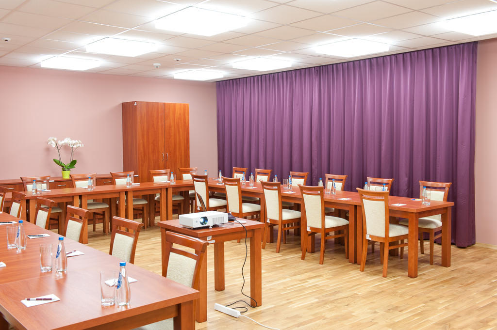 Ckm Centrum Konferencyjne Mazowsze Otrębusy Esterno foto