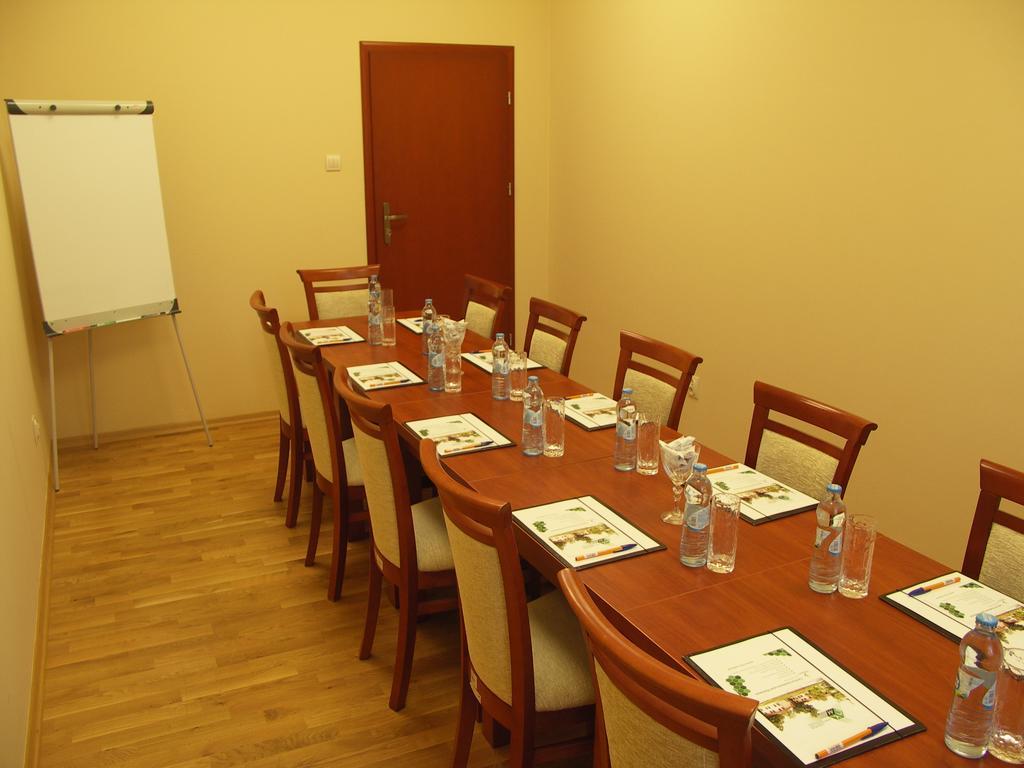 Ckm Centrum Konferencyjne Mazowsze Otrębusy Esterno foto