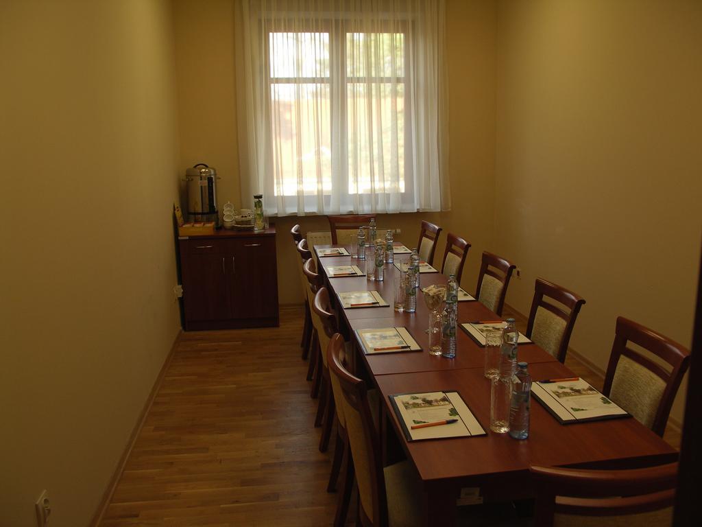 Ckm Centrum Konferencyjne Mazowsze Otrębusy Esterno foto