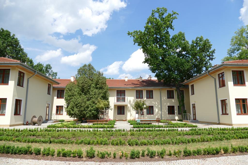 Ckm Centrum Konferencyjne Mazowsze Otrębusy Esterno foto