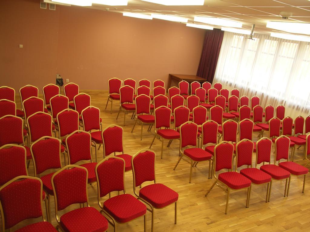 Ckm Centrum Konferencyjne Mazowsze Otrębusy Esterno foto